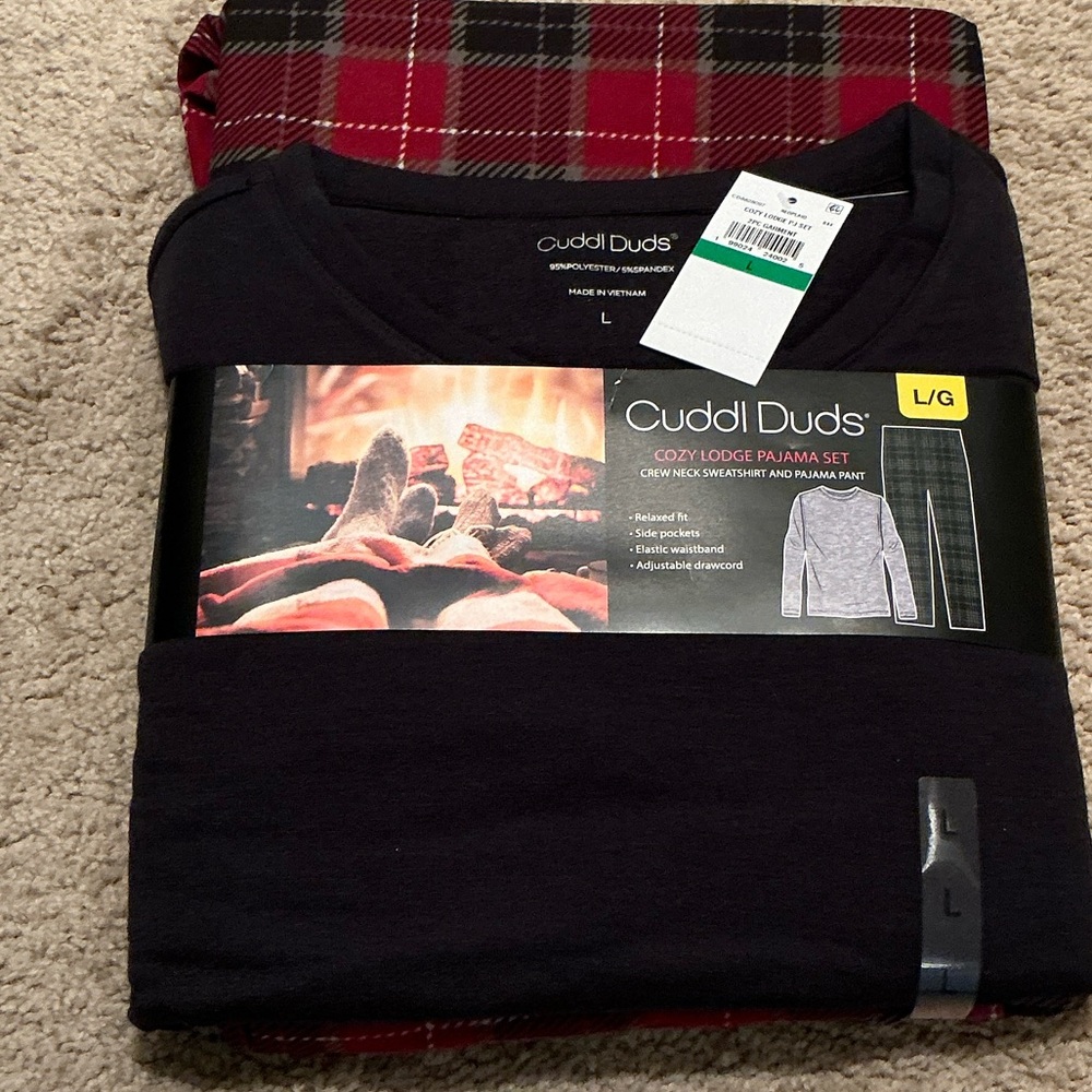 Cuddl Duds Men's Black and Red Pajama Set